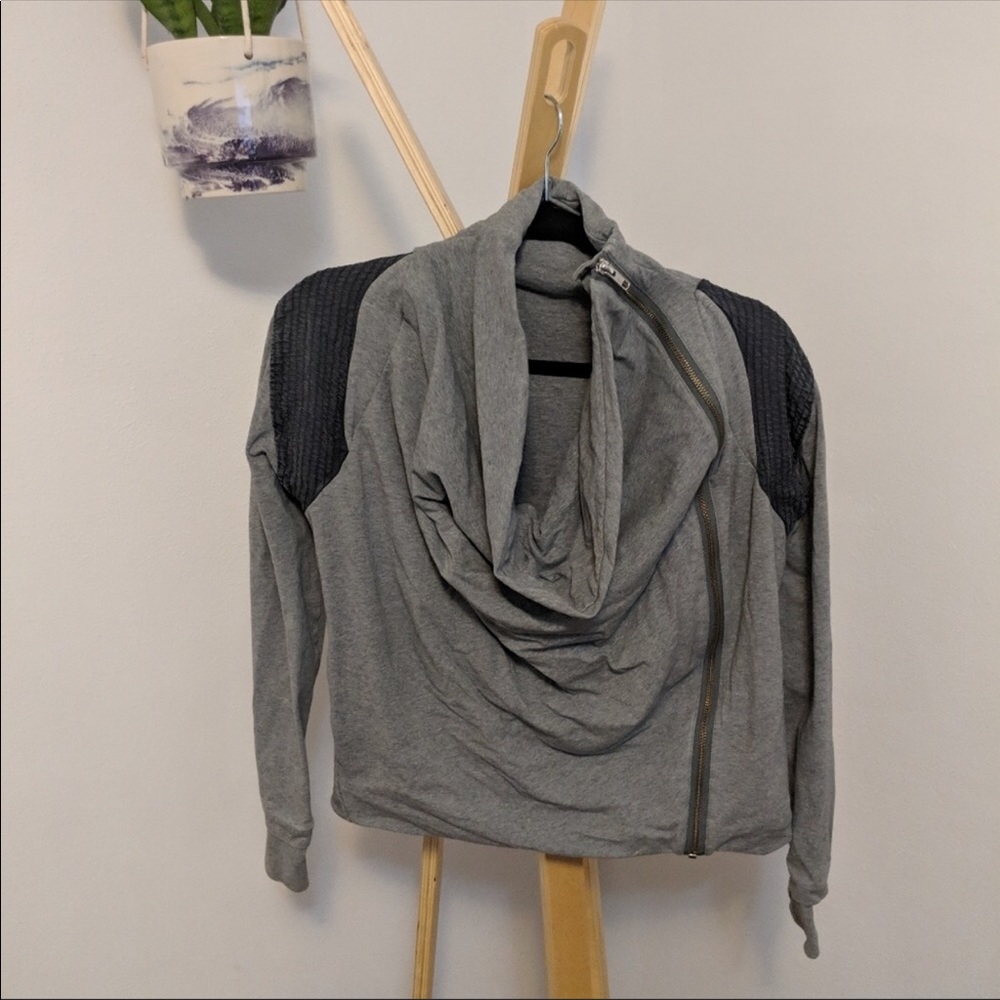 Lululemon Sweatshirt Top 😍